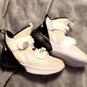 lebron basketball shoes